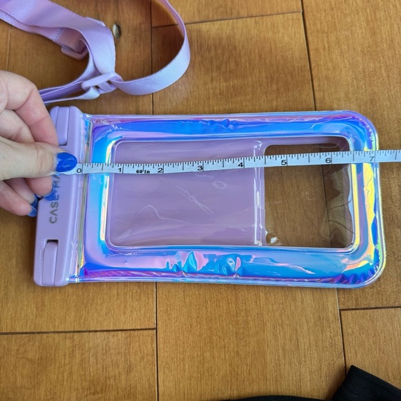 Case-Mate Holographic Phone Pouch with Lavender Strap - Picture 6 of 8